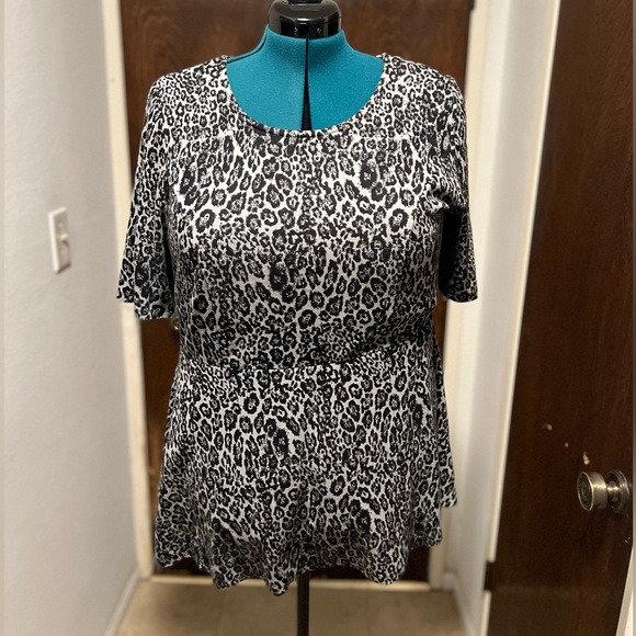 Torrid Grey Leopard Print Studio Knit Top - Picture 5 of 10